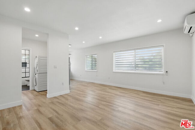 Building Photo - 6350 Willoughby Ave Unit 11 Rental