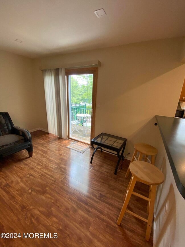 Photo - 65 Cedar Ave Unit C4