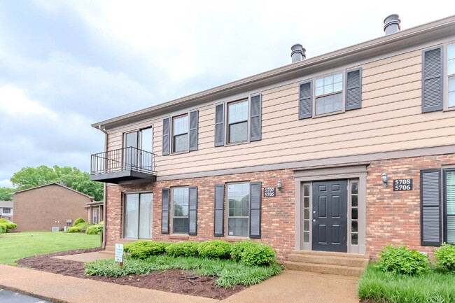 Fantastic Brentwood Location! Community po... - Fantastic Brentwood Location! Community po... Apartment