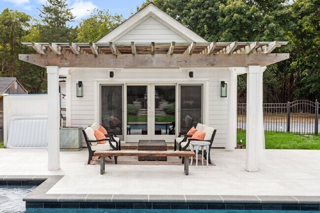 Photo - 264 S Magee St