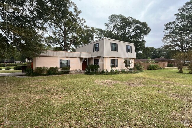 Building Photo - Charming 3-Bd 2.5 Ba on Corner Lot in Sats... Rental