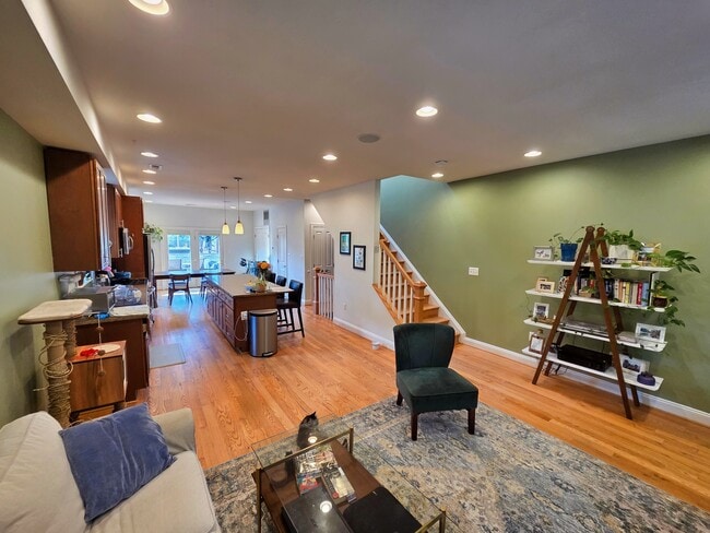 Photo - 907 Webster St NW