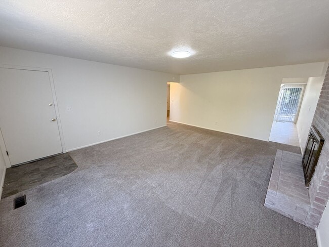 Building Photo - 1721-1723 Dawn Unit 1723