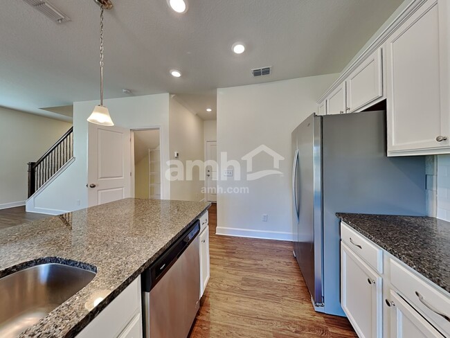 Photo - 8493 Highfield Ave