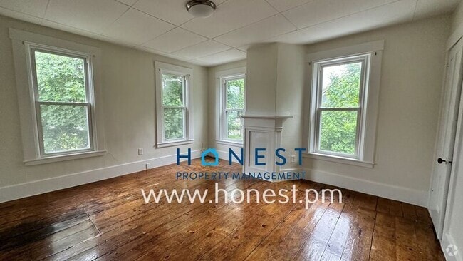 Building Photo - 30 Sewall St Rental