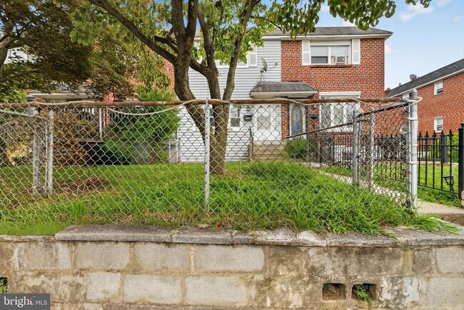 Photo - 153 W 21st St