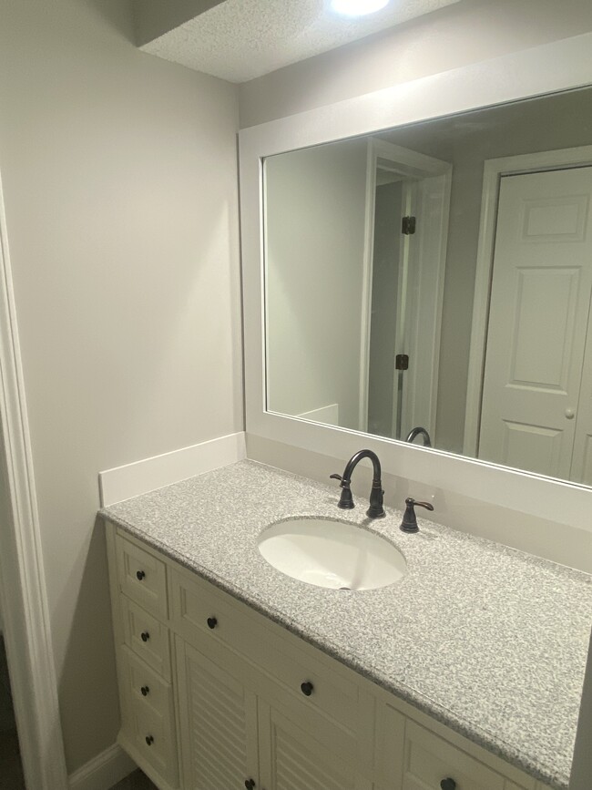 Primary vanity - 14821 S Wyandotte Dr Casa