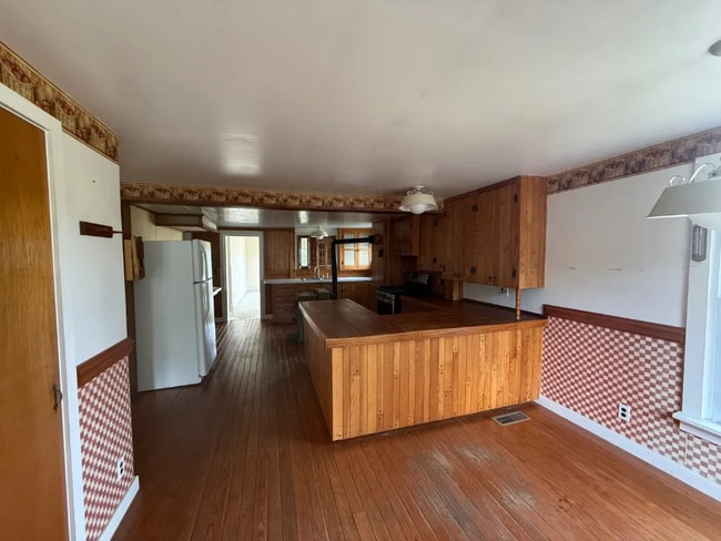 Photo - 23217 Village Rd