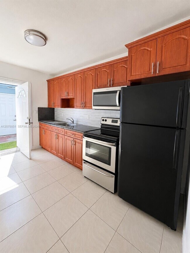 10841 SW 7th St Unit 1