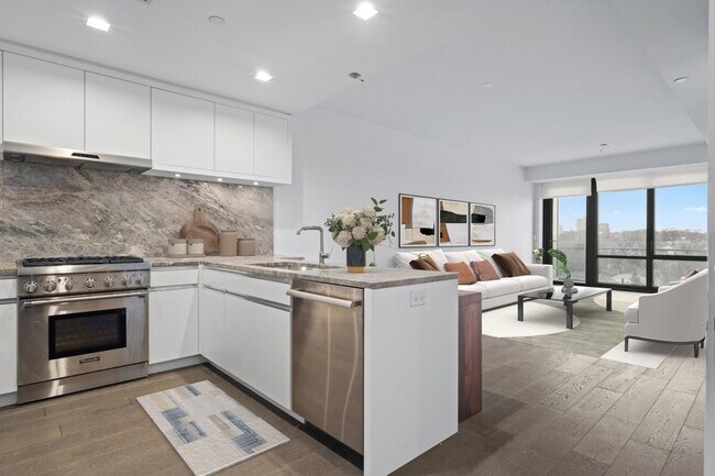 Photo - 320 Adolphus Ave