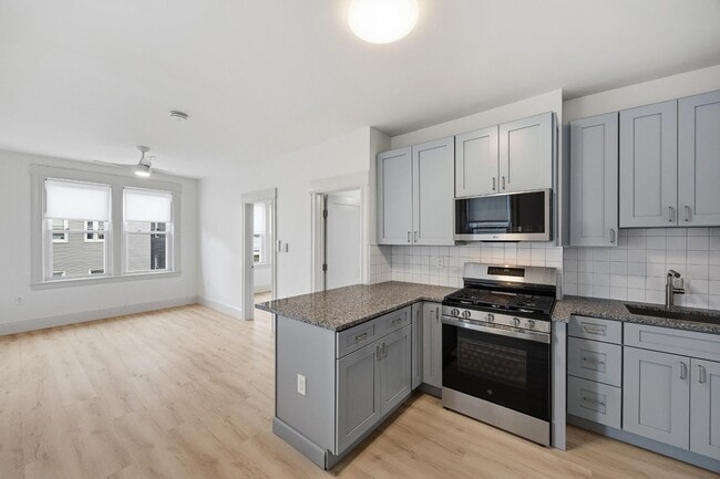Photo - 42 W 47th St Unit 2R