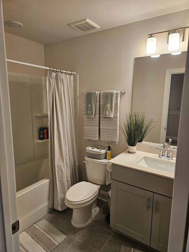 Photo - FOR LEASE - FULLY FURNISHED 3 BEDROOM TOWNHOME IN LEBANON!