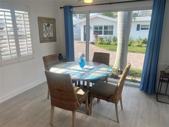 Photo - 6020 Midnight Pass Rd