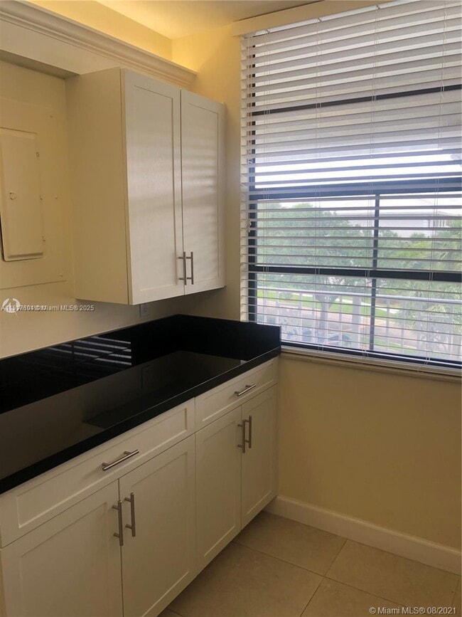 Photo - 1715 Whitehall Dr Unidad 404