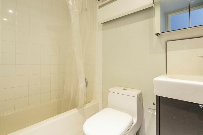 Photo - 798 Richmond Street West Unit 638