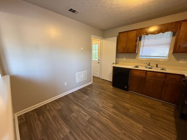 Photo - Cozy 2BR/1BA Duplex Near UGA – Comfort & Convenience in East Athens