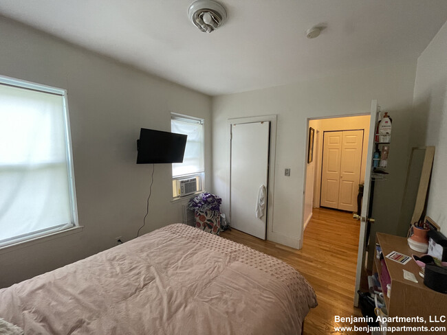 Photo - 218 W 8th St Apartment Unit 3