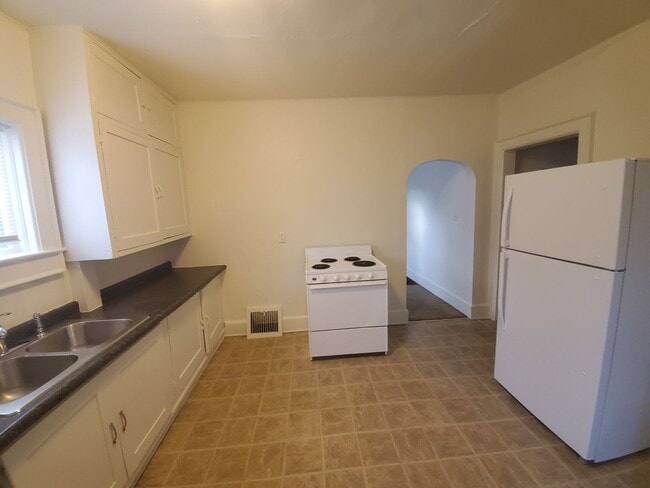 Photo - 1168 Shawano Ave