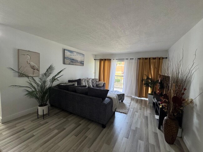 8955 Wiles Rd Unit 206