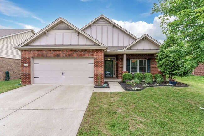 Building Photo - 3 Bed, 2 Bath One Level Home w/ Hardwood T...