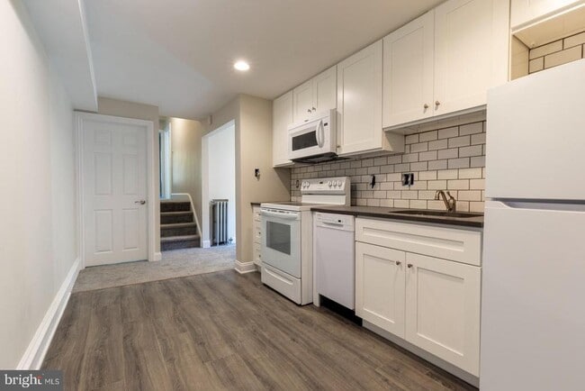 Building Photo - 3604 Baring St Unit 2