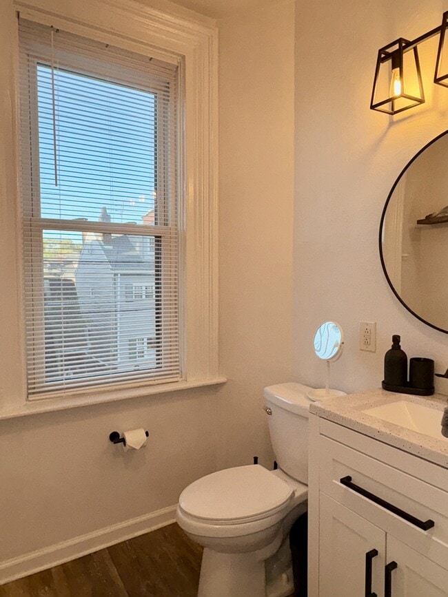 Bathroom - 2202 Sarah St Unit 2