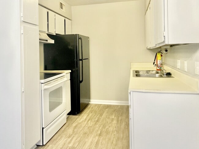 Photo - 112 Menlo Dr