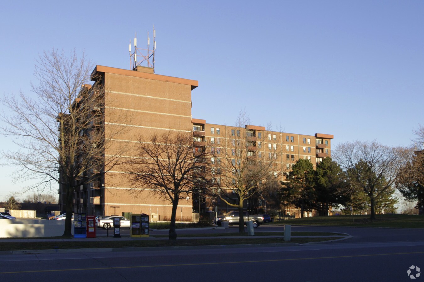 Photo - 37 Eastbourne Dr