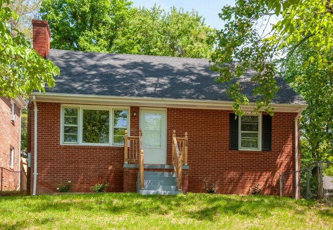 Building Photo - 238 Old Lynchburg Rd Rental