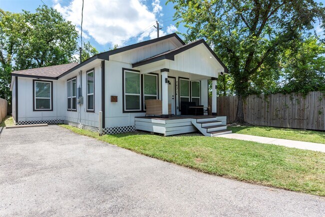 Photo - 2631 Stevens St