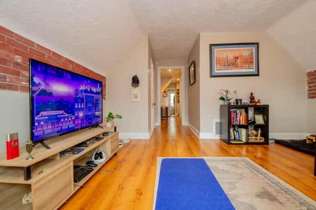 Photo - 1626 De Sales Ln Unidad B