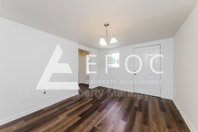 Photo - 2001 Bowen Blvd