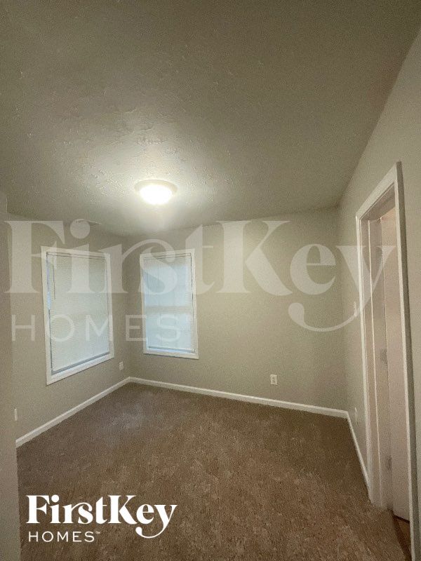 Photo - 4388 Marjorie Rd SW