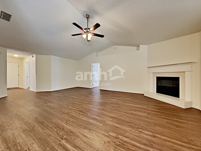 Photo - 5359 Vivera Ln