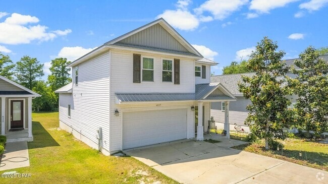 Building Photo - 4 bed 2.5 bath with Garage Rental