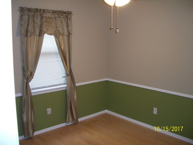 Photo - 206 Cedarcrest Dr