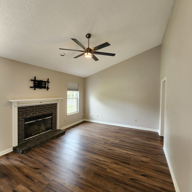 Photo - 2036 Merle Ln