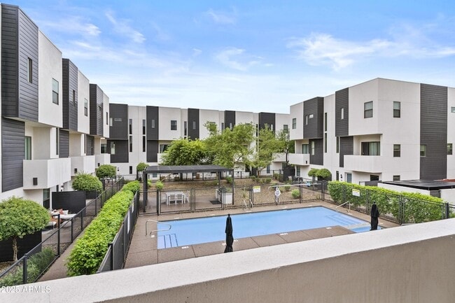 Building Photo - 325 E Coronado Rd Rental