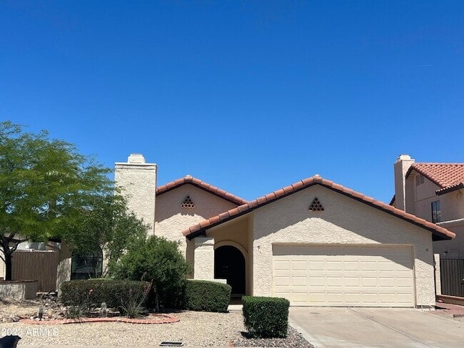 Building Photo - 1733 N La Rosa Dr Rental