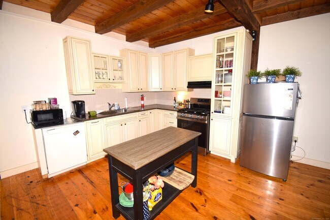 Photo - 1306 Boston Post Rd