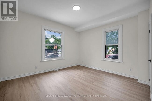 Photo - 108 Lindsay St S Unité B