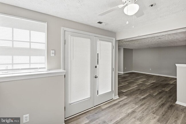 Photo - 907 Woodbridge Ct Unit C