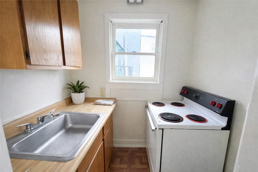 Photo - 110-112-112 Seneca St