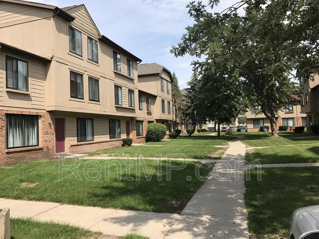 Building Photo - 1825 S Crawford Rd Unit C05