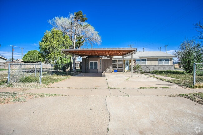 Building Photo - 2641 E Baylor St Rental