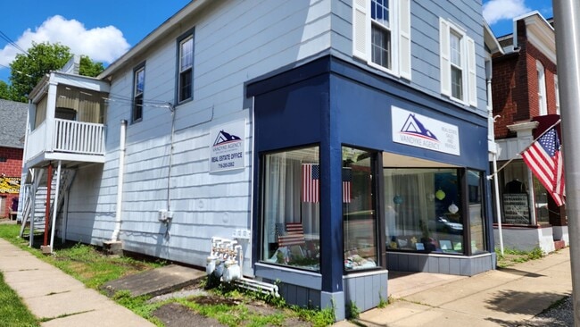 Building Photo - 220 W State St Unit 102 1/2 N. 2nd St. Rental