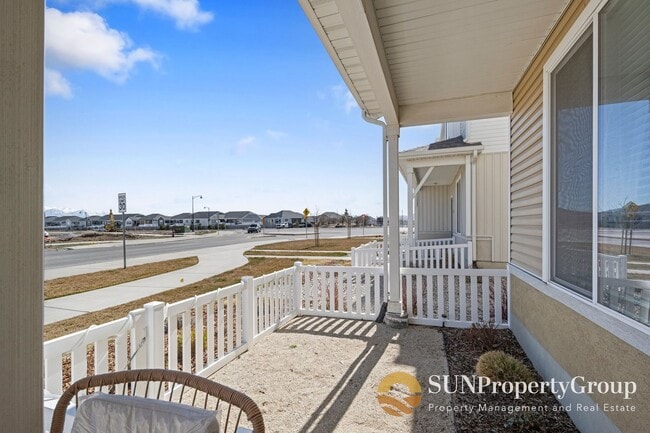 Photo - Stunning Duplex In Desirable Saratoga Springs!