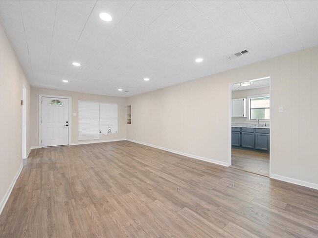 Building Photo - 208 N 7th St Rental