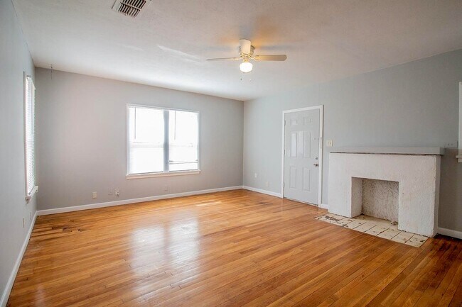 Photo - 1913 25th St