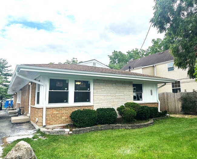 Building Photo - 423 S Westmore-Meyers Rd